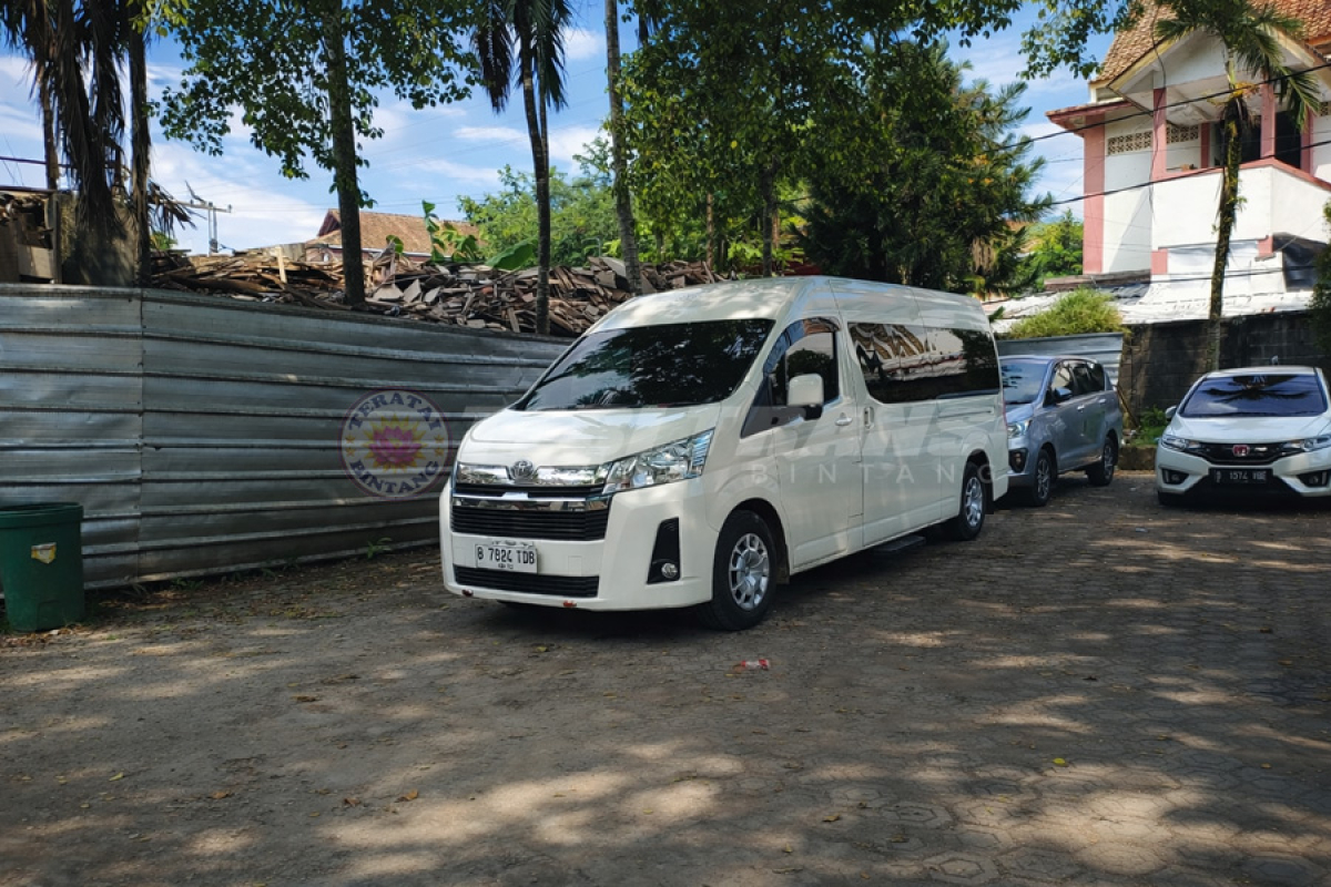 Road Trip Mewah ke Pelabuhan Ratu: Sensasi Privat bareng Hiace Luxury TEBI Trans